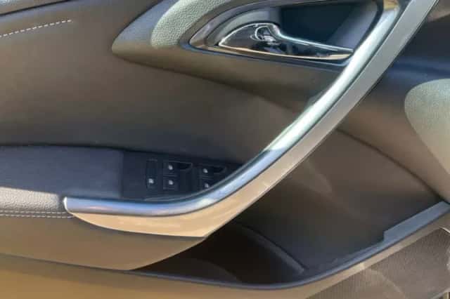 Opel Astra (2014) thumbnail 6