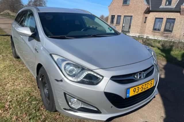 Hyundai i40 (2012) thumbnail 2