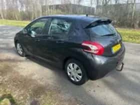 Peugeot 208 (2012) thumbnail 16