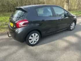 Peugeot 208 (2012) thumbnail 17