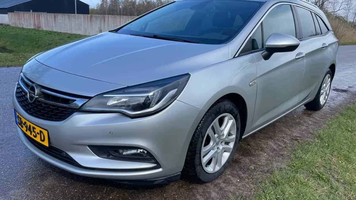 Opel Astra Sports Tourer (2018) — foto 1