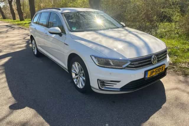 Volkswagen Passat (2016) thumbnail 2