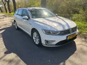 Volkswagen Passat (2016) thumbnail 2