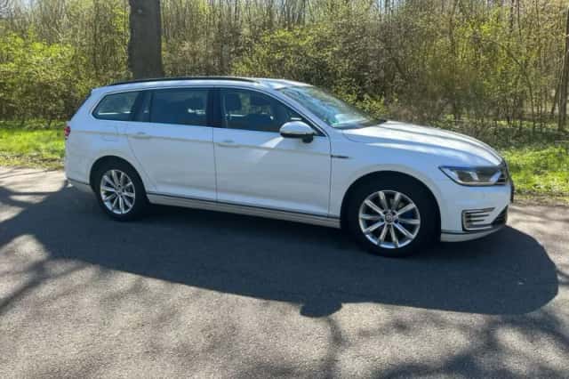 Volkswagen Passat (2016) thumbnail 3