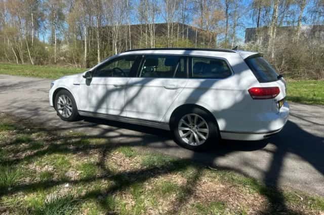 Volkswagen Passat (2016) thumbnail 5