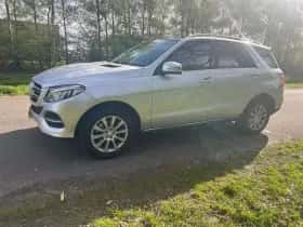 Mercedes-Benz GLE (2015) thumbnail 2
