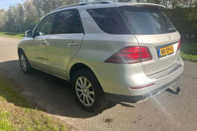 Mercedes-Benz GLE (2015) thumbnail 3