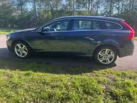 Volvo V60 (2014) thumbnail 16