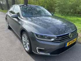 Volkswagen Passat (2016) thumbnail 2