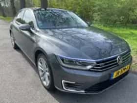 Volkswagen Passat (2016) thumbnail 16