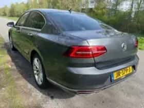 Volkswagen Passat (2016) thumbnail 19
