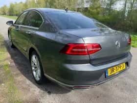 Volkswagen Passat (2016) thumbnail 5