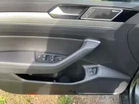 Volkswagen Passat (2016) thumbnail 9
