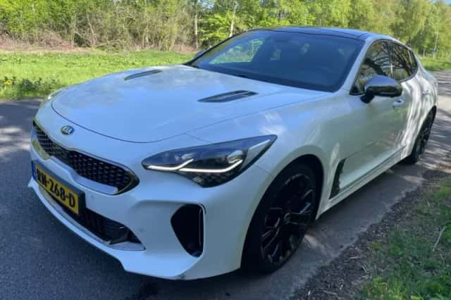 Kia Stinger (2018) thumbnail 1
