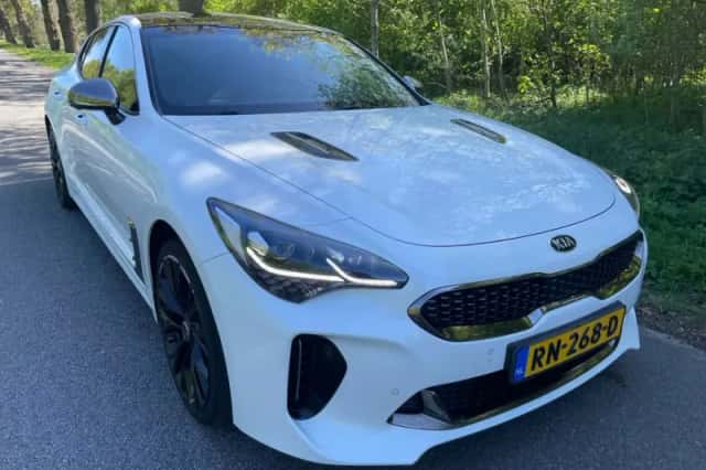 Kia Stinger (2018) thumbnail 5