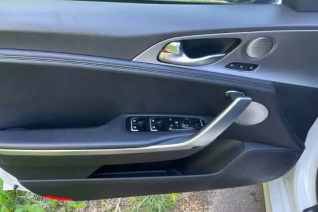 Kia Stinger (2018) thumbnail 6
