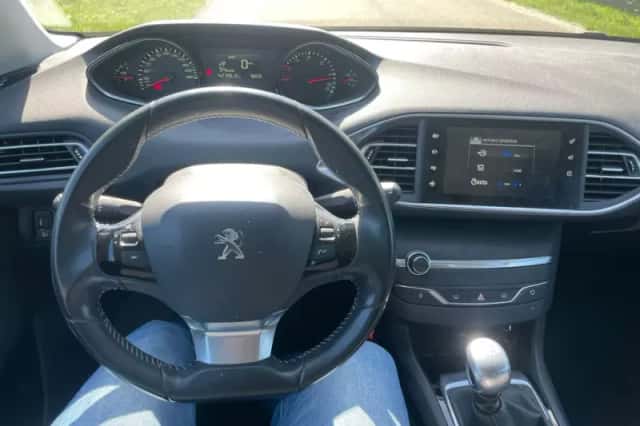 Peugeot 308 (2014) thumbnail 5