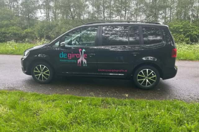 Volkswagen Touran (2011) thumbnail 4