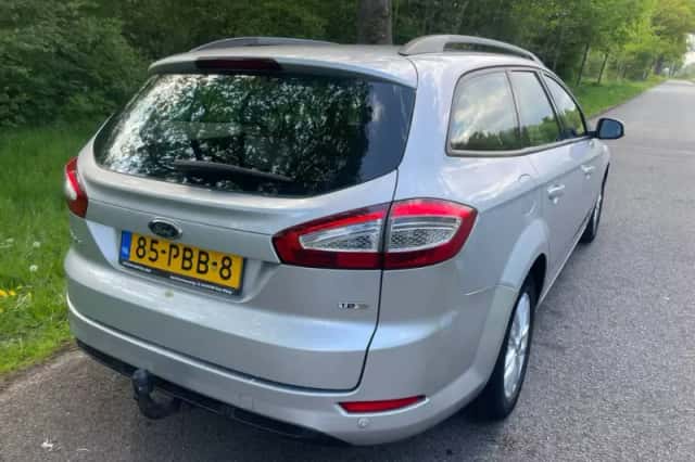 Ford Mondeo (2011) thumbnail 2