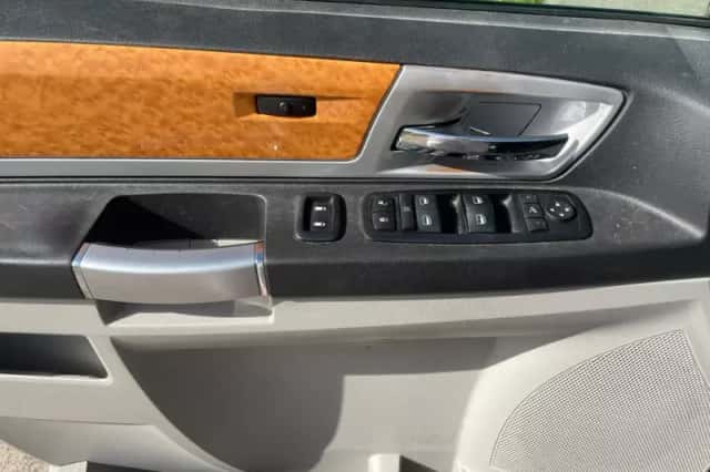 Chrysler Grand Voyager (2008) thumbnail 3