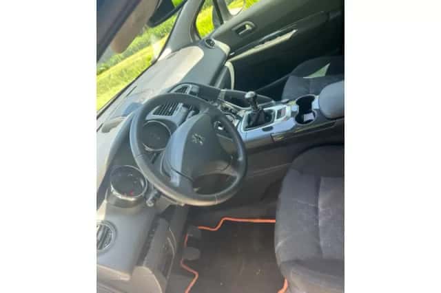 Peugeot 3008 (2010) thumbnail 5