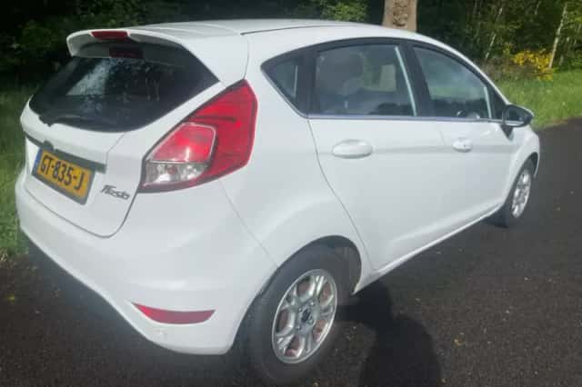 Ford Fiesta (2015) thumbnail 3