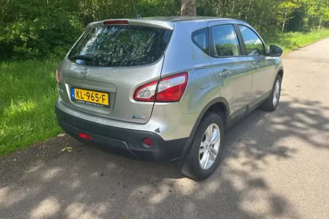 Nissan Qashqai (2012) thumbnail 3