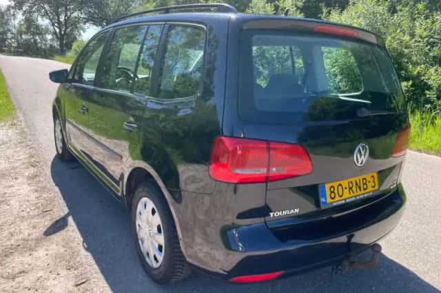Volkswagen Touran (2011) thumbnail 3