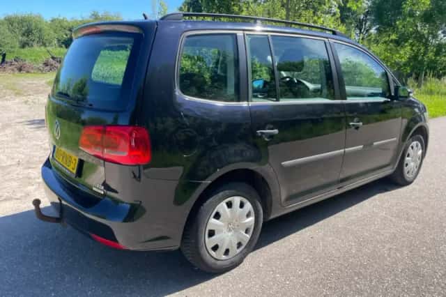 Volkswagen Touran (2011) thumbnail 4