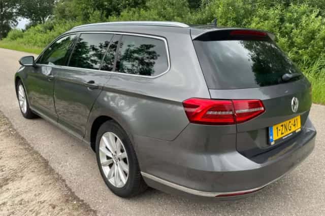 Volkswagen Passat (2015) thumbnail 2
