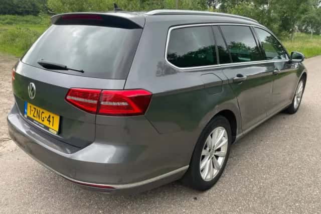 Volkswagen Passat (2015) thumbnail 3