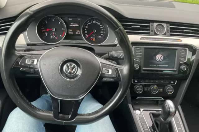 Volkswagen Passat (2015) thumbnail 5