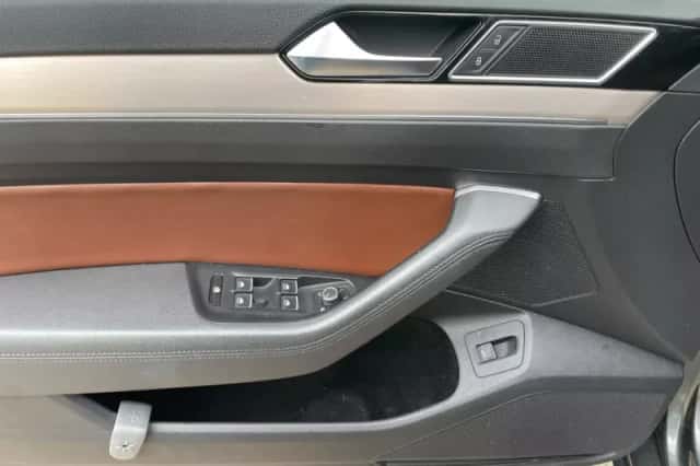 Volkswagen Passat (2015) thumbnail 6