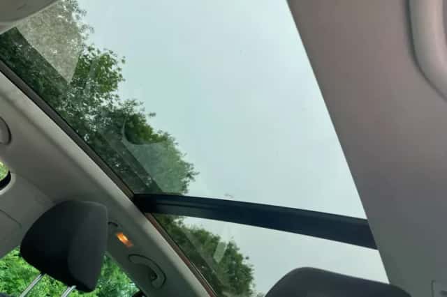 Volkswagen Tiguan (2010) thumbnail 5