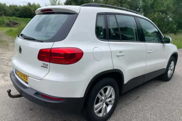 Volkswagen Tiguan (2012) thumbnail 2