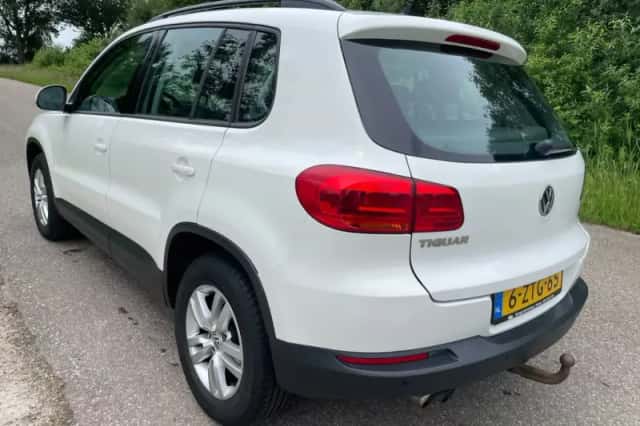 Volkswagen Tiguan (2012) thumbnail 3