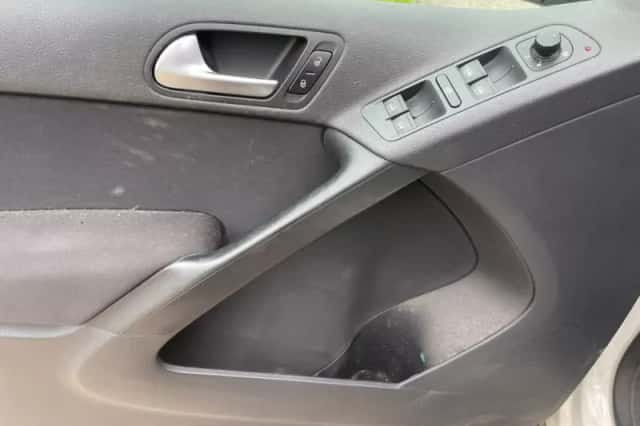 Volkswagen Tiguan (2012) thumbnail 6