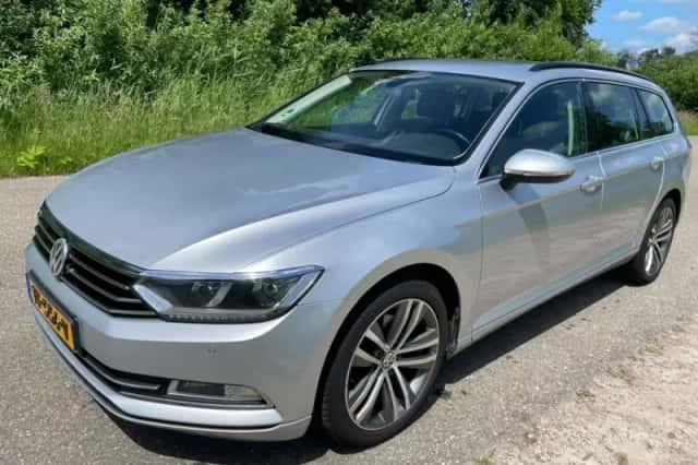 Volkswagen Passat (2015) thumbnail 2