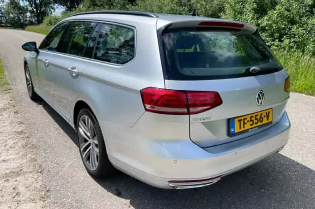 Volkswagen Passat (2015) thumbnail 4