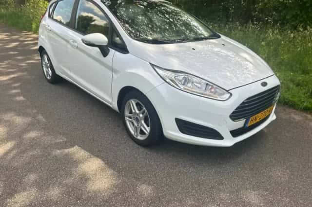 Ford Fiesta (2015) thumbnail 1