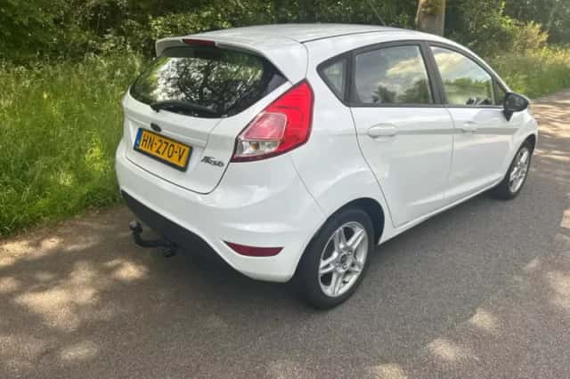 Ford Fiesta (2015) thumbnail 6