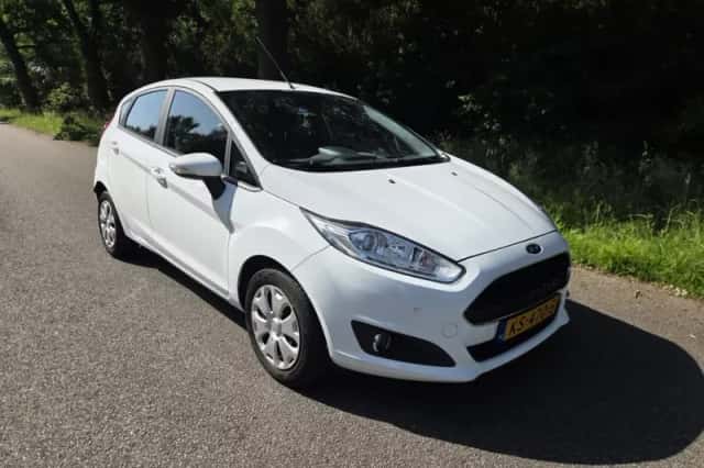 Ford Fiesta (2016) thumbnail 1
