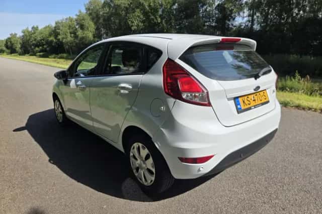 Ford Fiesta (2016) thumbnail 3