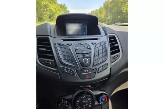 Ford Fiesta (2016) thumbnail 5