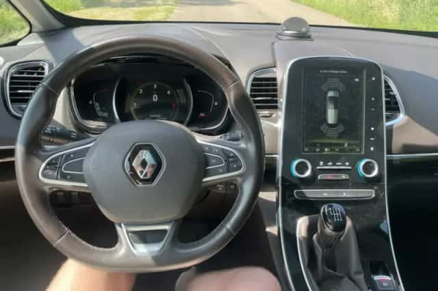 Renault Espace (2017) thumbnail 5