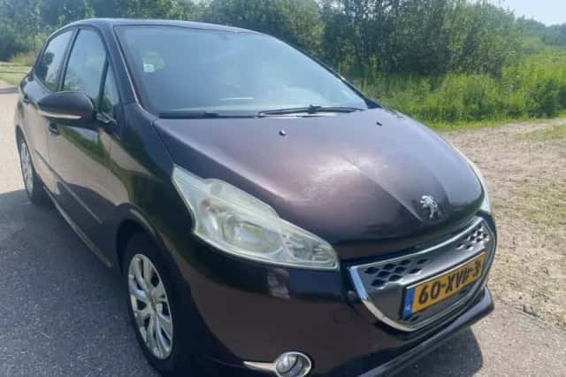 Peugeot 208 (2012) thumbnail 2