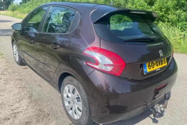 Peugeot 208 (2012) thumbnail 3