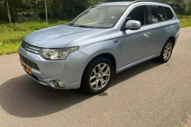 Mitsubishi Outlander (2013) thumbnail 1