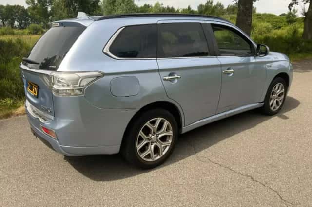 Mitsubishi Outlander (2013) thumbnail 2