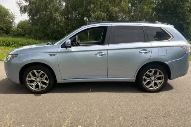 Mitsubishi Outlander (2013) thumbnail 3